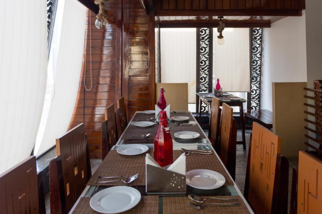 Hotel Hari Vilaas Varanasi Exterior foto