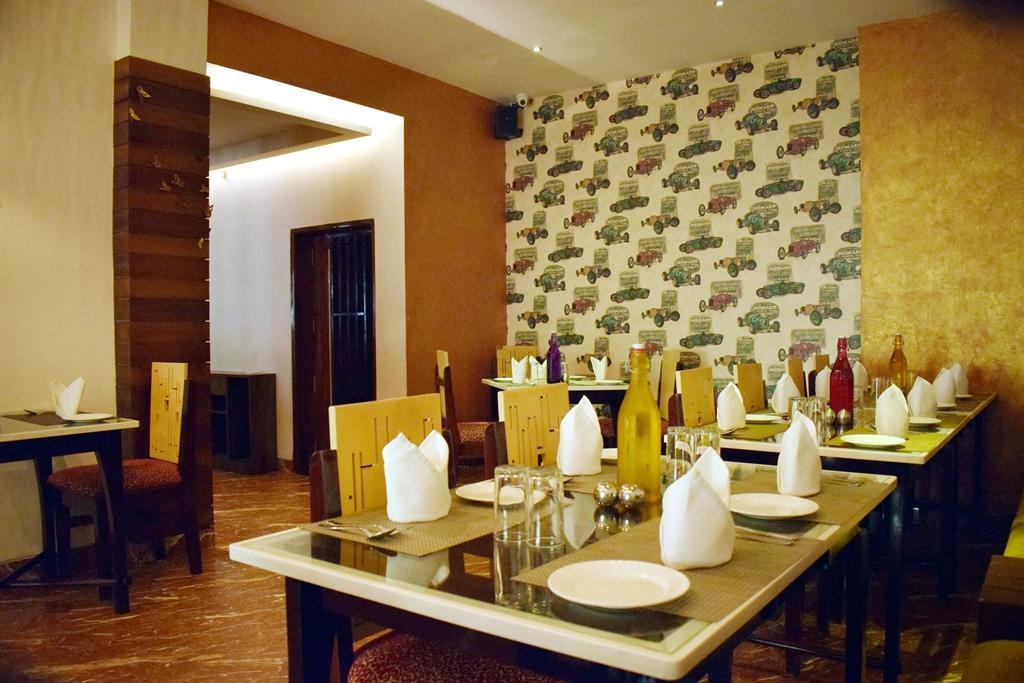 Hotel Hari Vilaas Varanasi Exterior foto