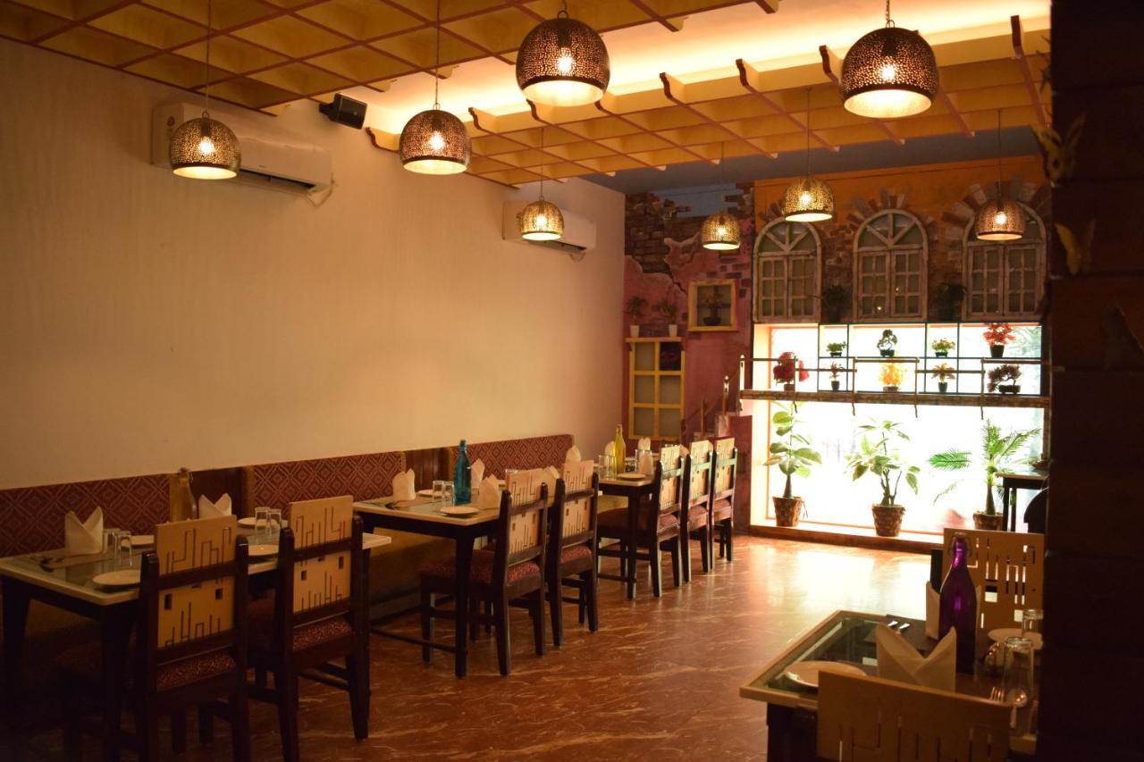 Hotel Hari Vilaas Varanasi Exterior foto